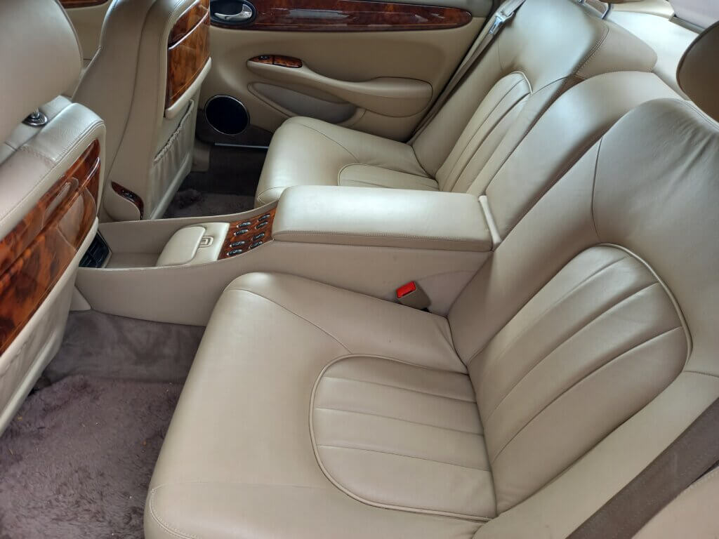 intérieur cuir de jaguar